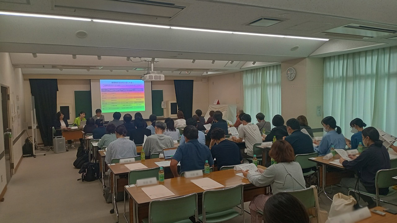 議題発表を聞く参加者の皆様